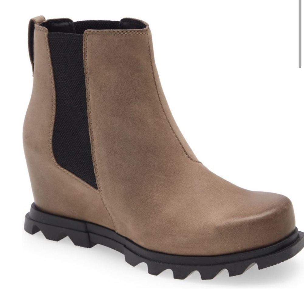 SOREL Joan of Arctic III Waterproof Wedge Chelsea Boot Size 9.5 Taupe